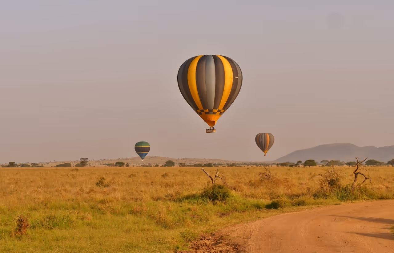 Ballons über den Pisten der Serengeti