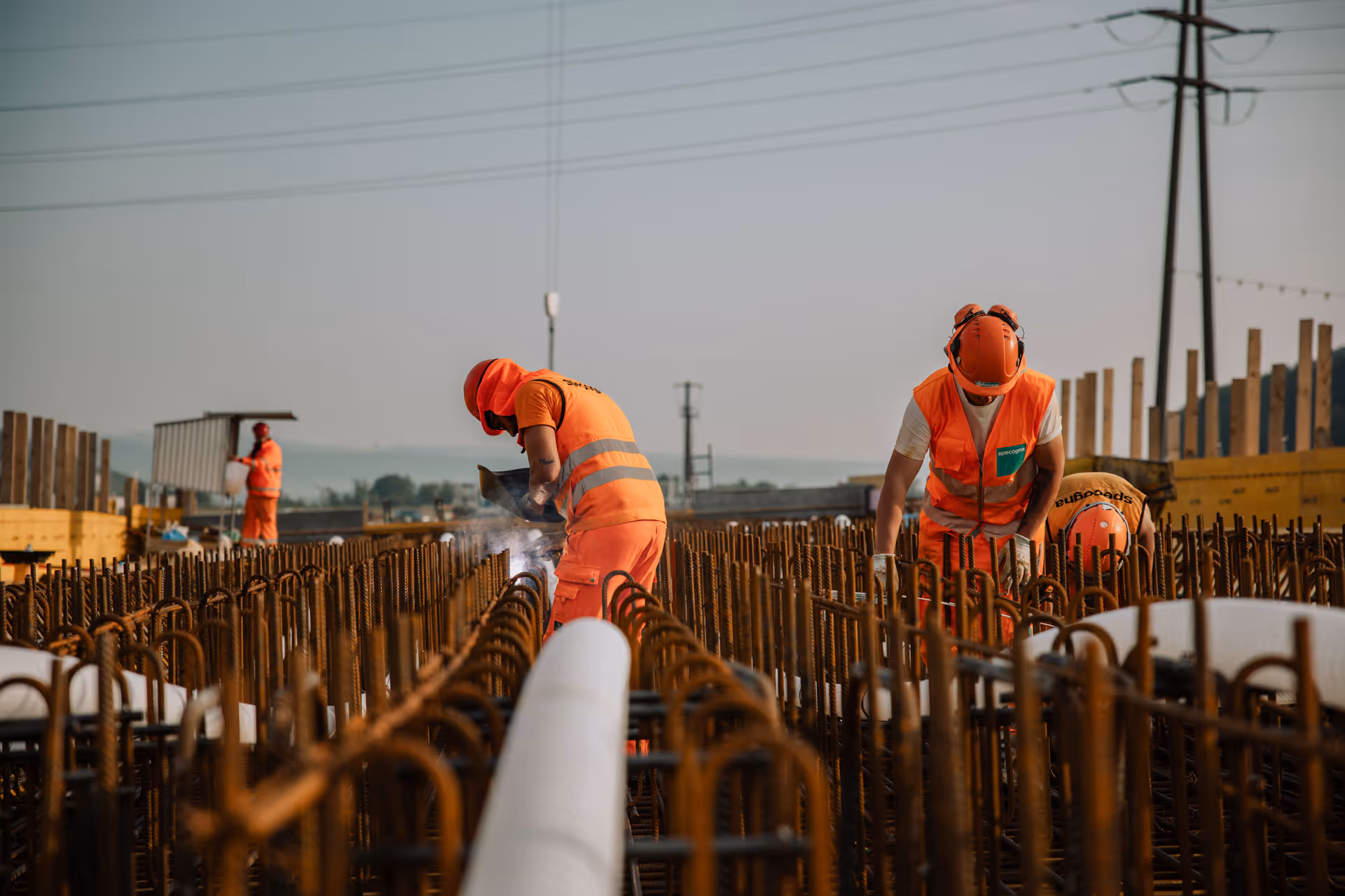 Arbeiten an der 90 m langen Integralbrücke.