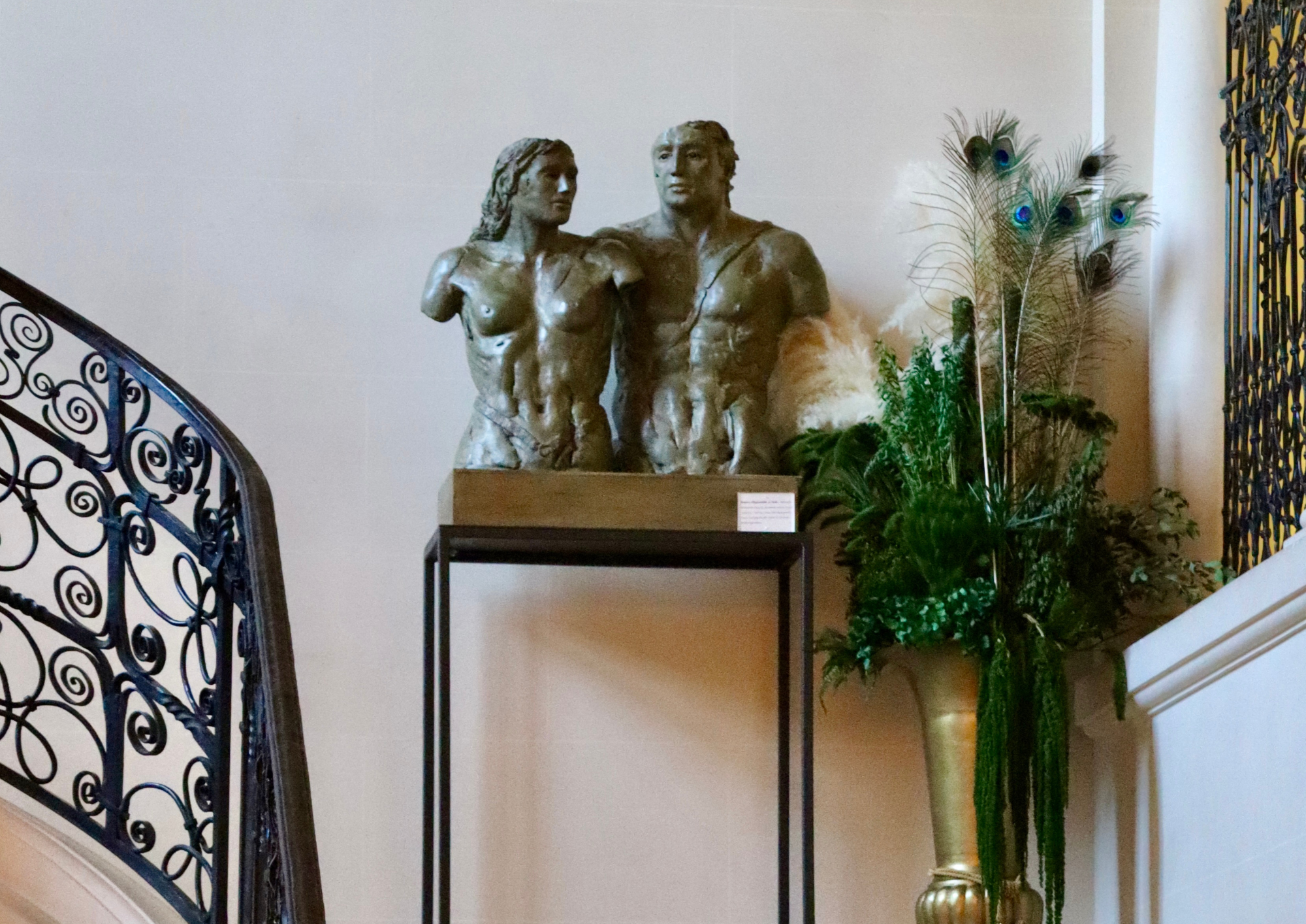 Quand le bronze se fait poésie, le château devient une galerie d’émotions