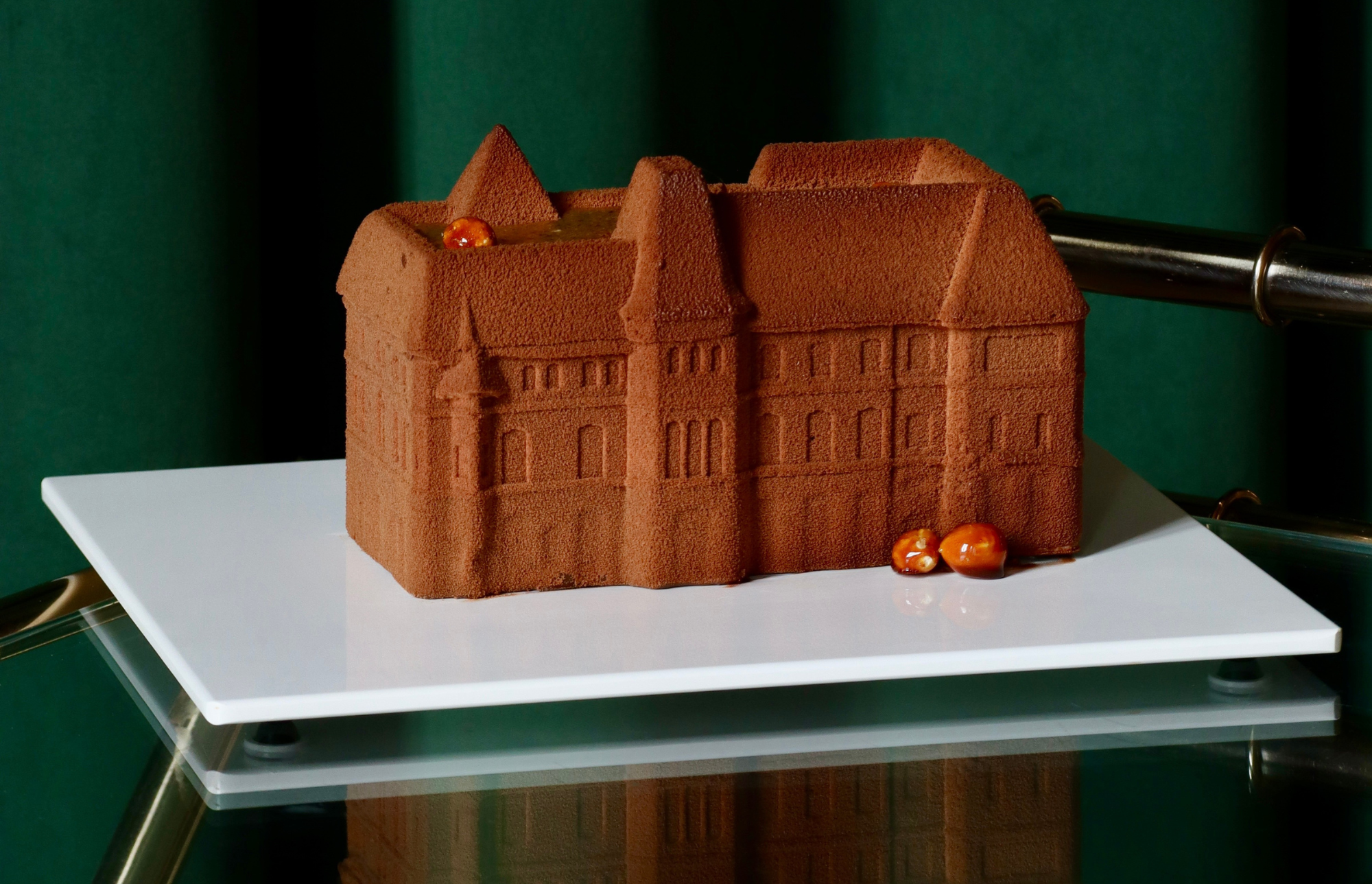 La bûche du Château aux notes d’orange et de fève de tonka