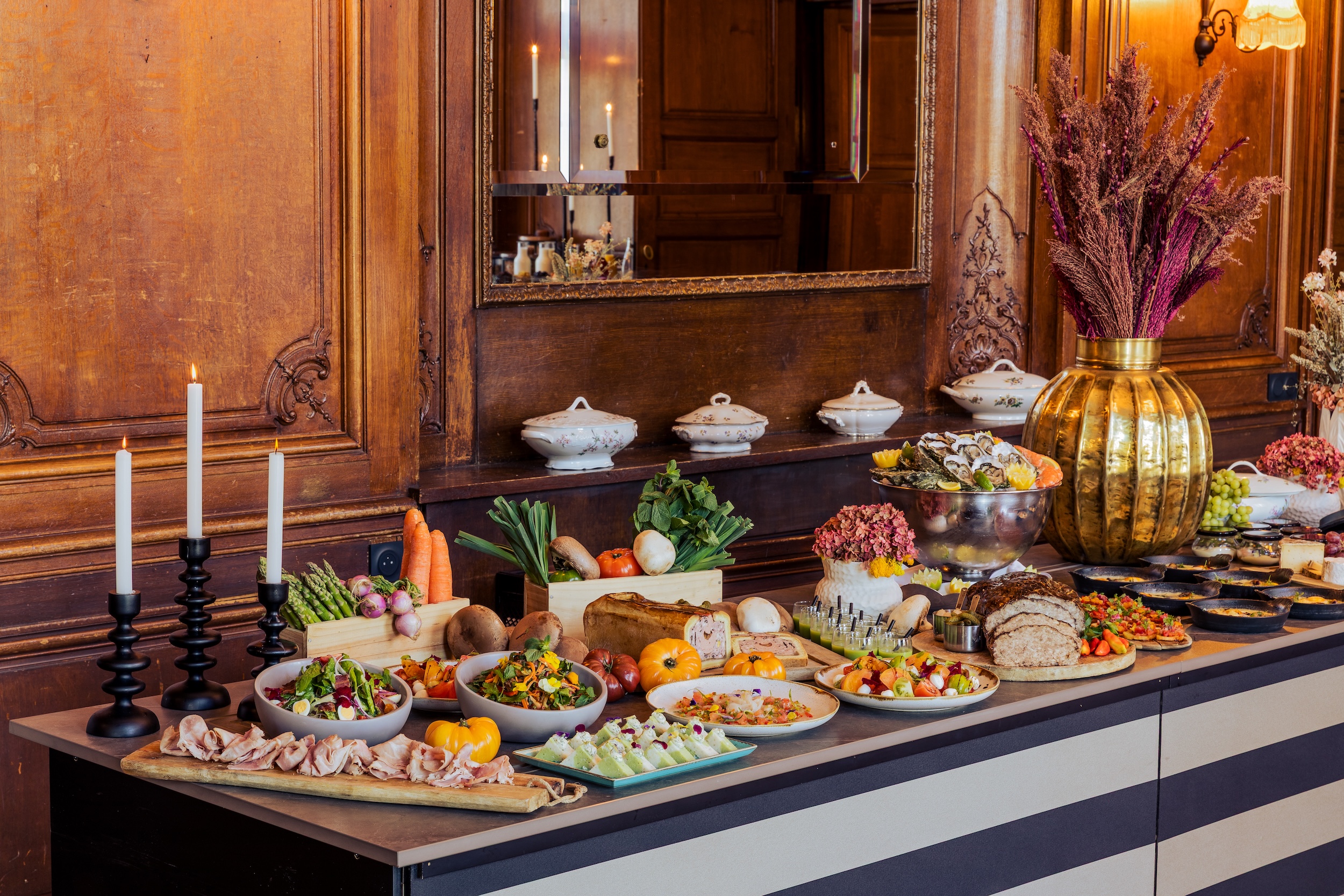 table gourmande avec deux plats