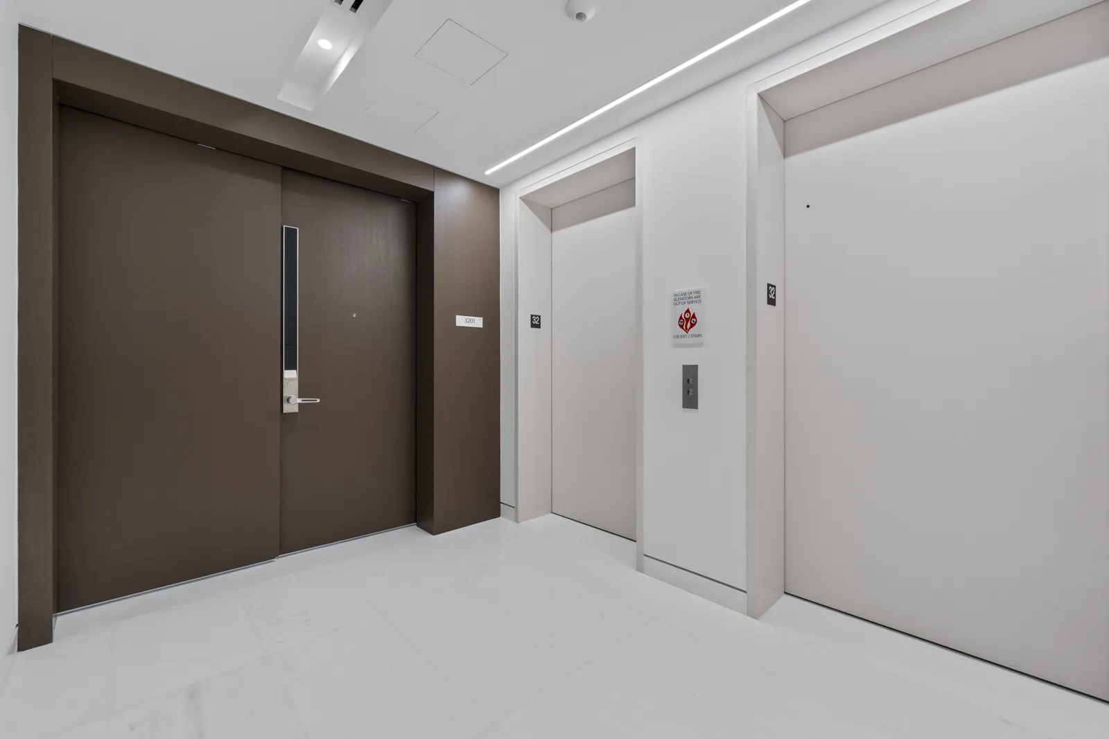 Private elevator entry foyer — Residence 3201