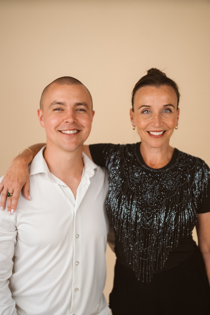 Beáta Alföldi and Martin Thomsen smiling at the camera, radiating clarity, presence, and deep connection during their couples retreat work in Portugal.