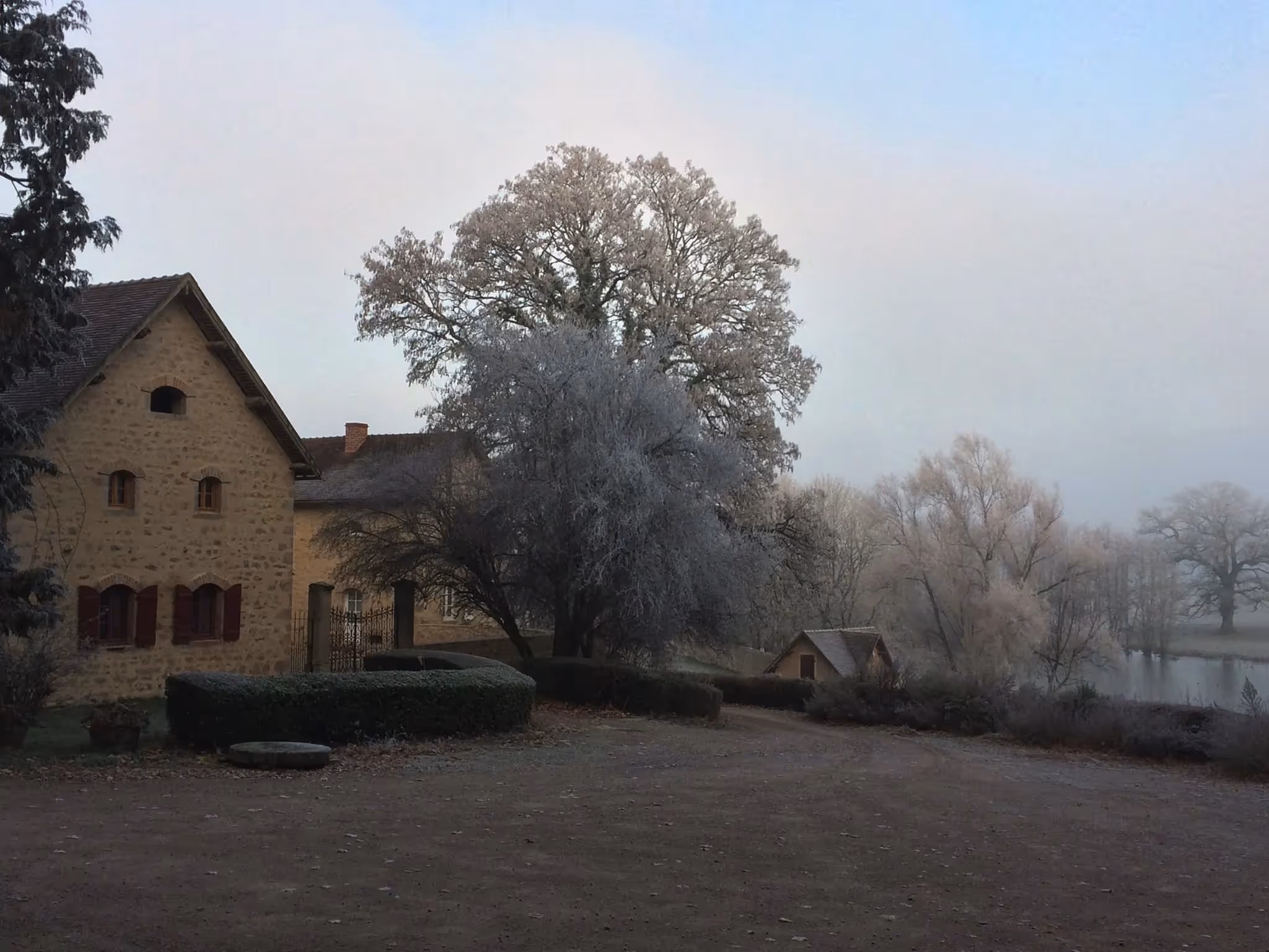 Retraite Spirituelle en Château | Domaine d'hiver.webp