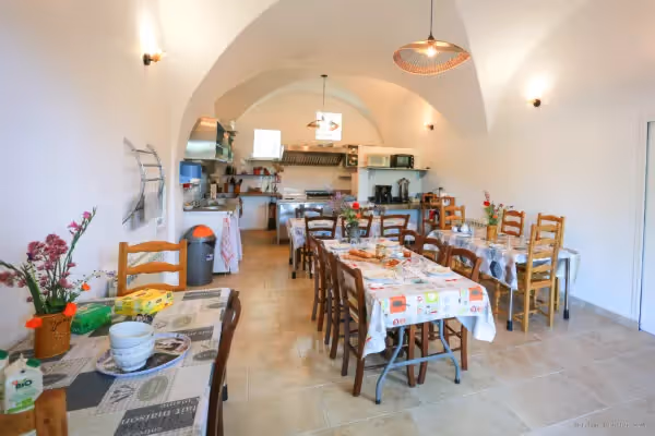 Retraite religieuse en abbaye | Salle à manger.webp