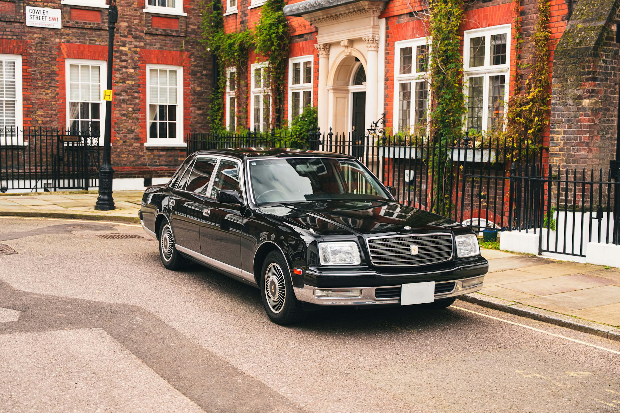 Toyota Century V12 limo