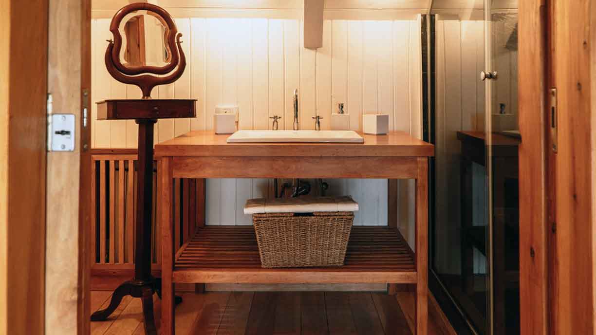 Fishing lodge bath front