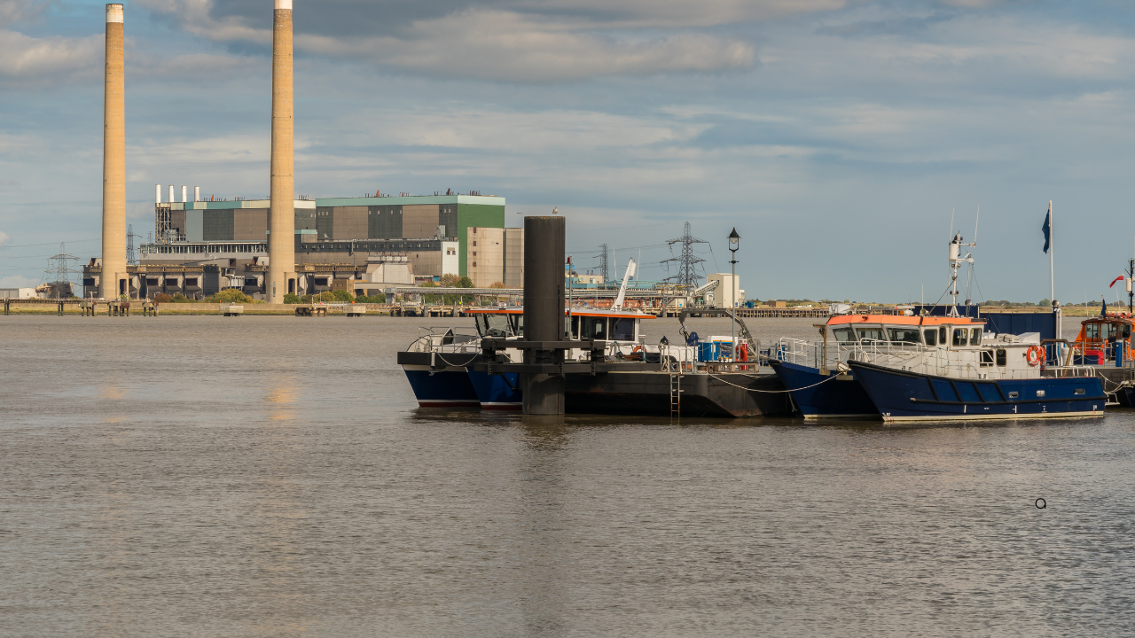 A Picture of Gravesend River Bank