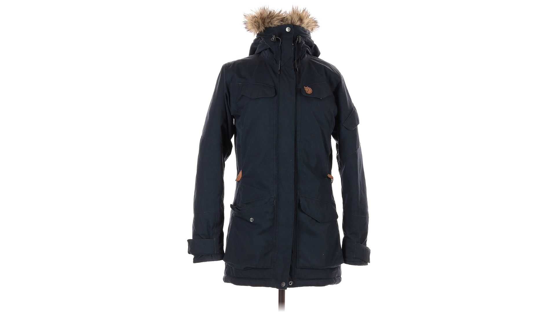 A black Fjällräven parka on a mannequin.