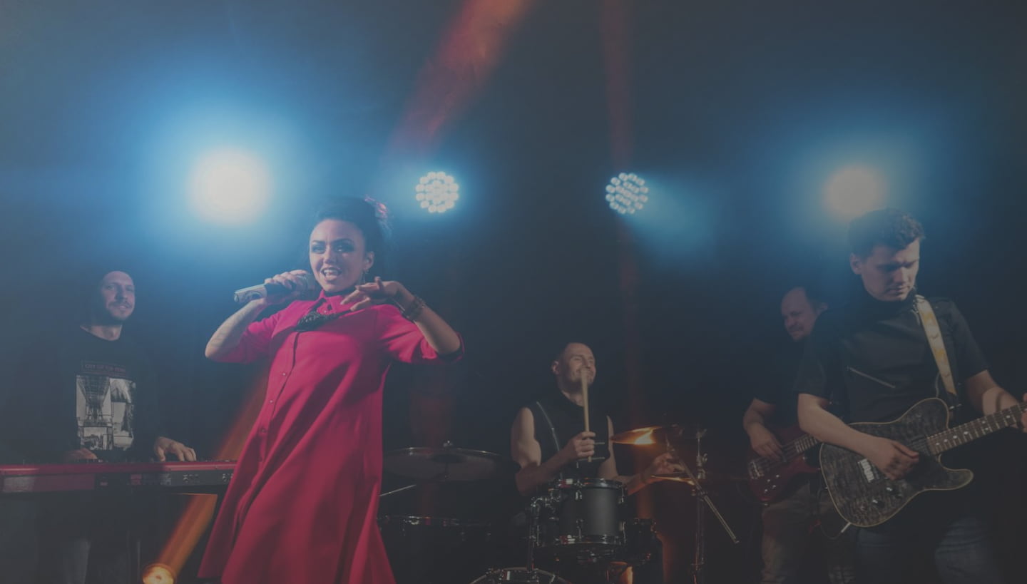 band playig with woman as the singer