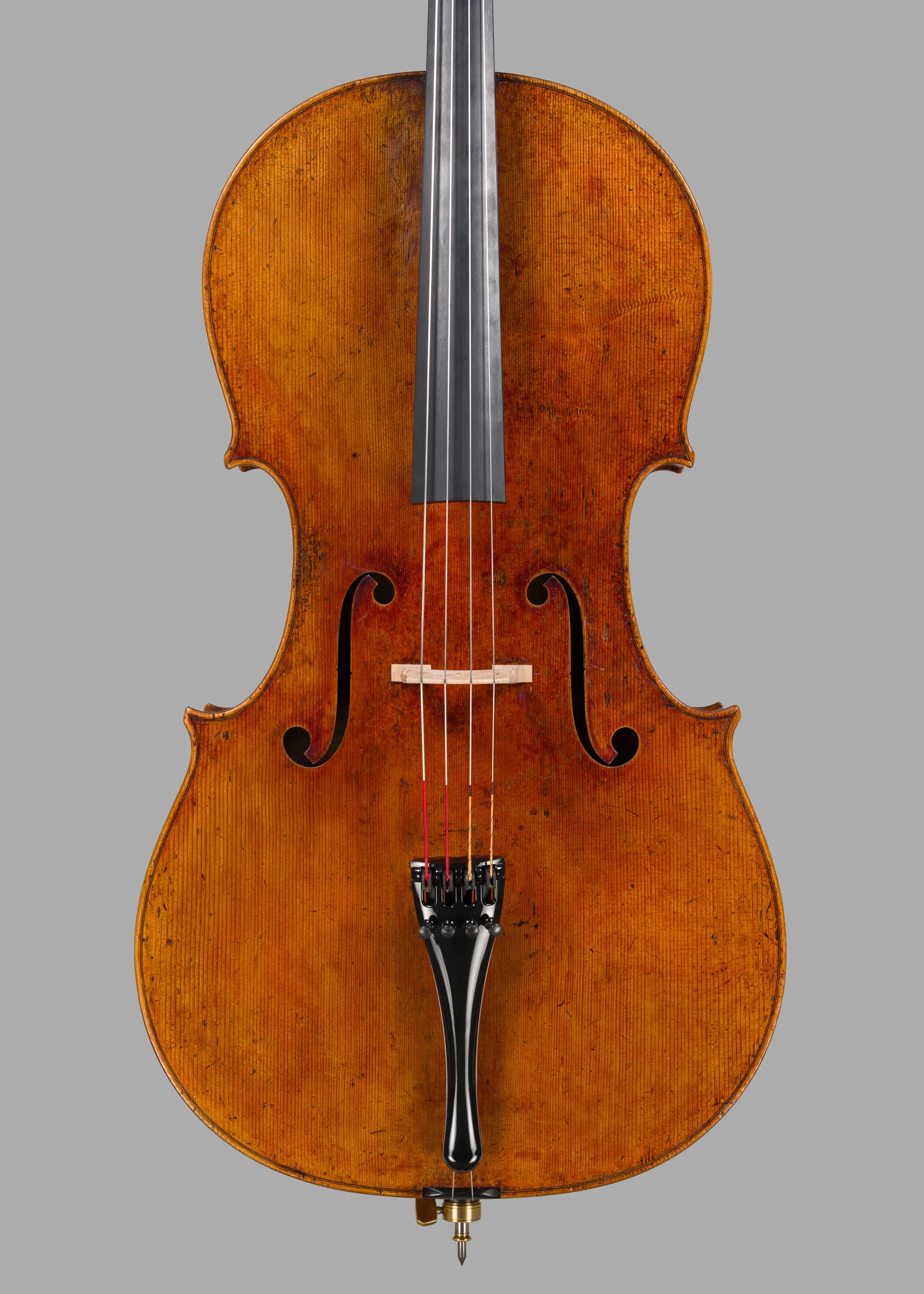 Frontansicht des Violoncellos nach Antonio Stradivari 2024