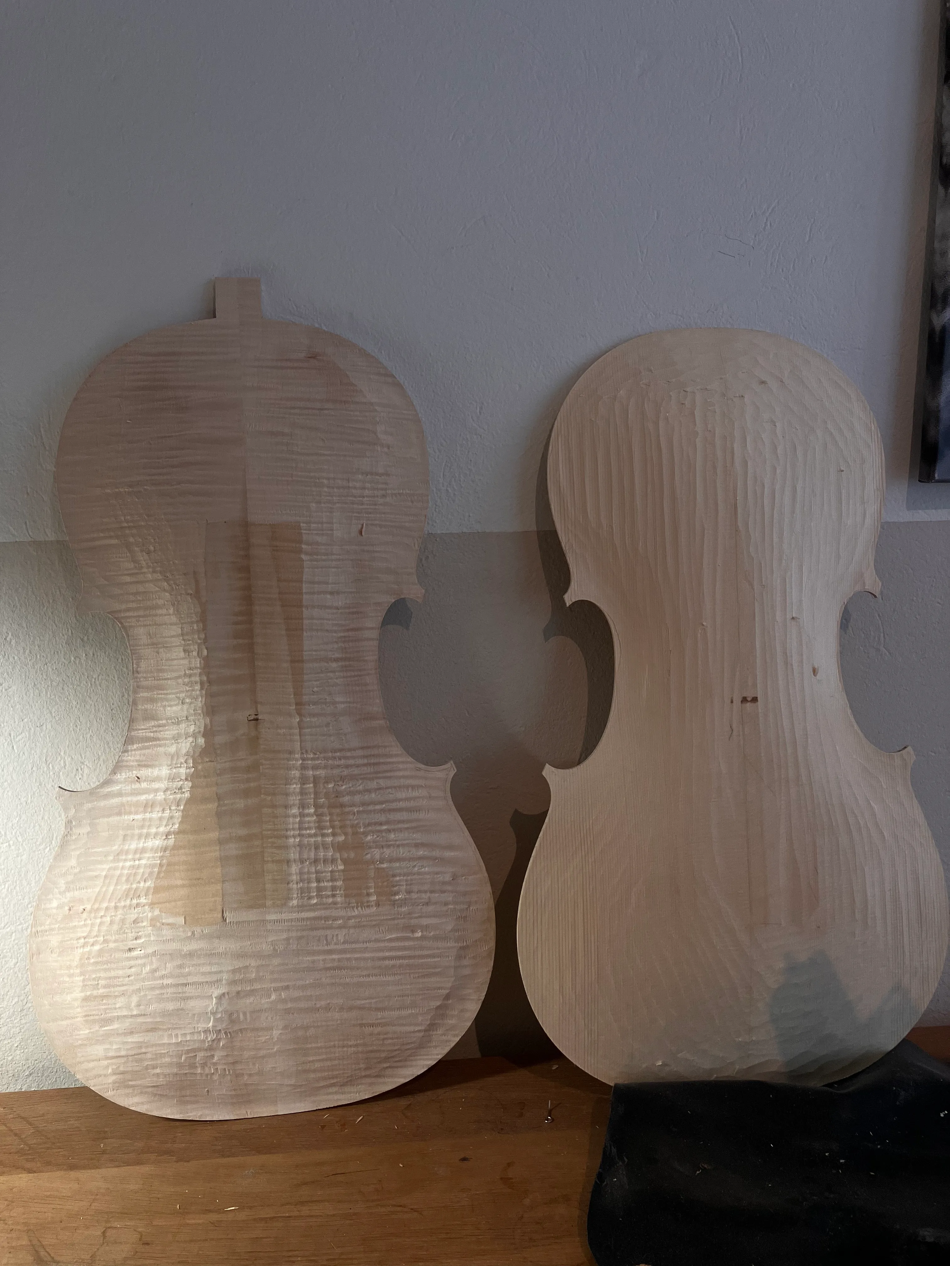 Cello Boden und Decke grob geformt