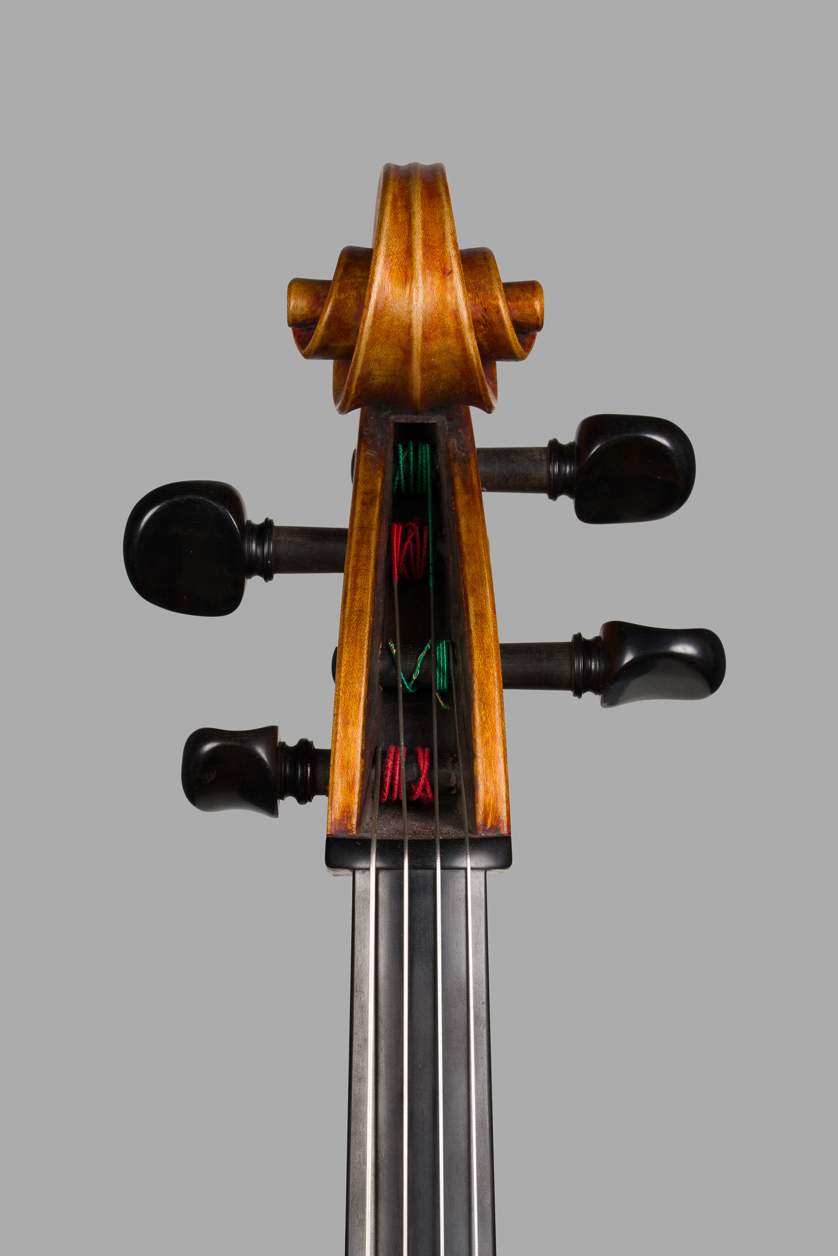 Violoncello Ruggeri 2025, Ansicht Schnecke von vorne