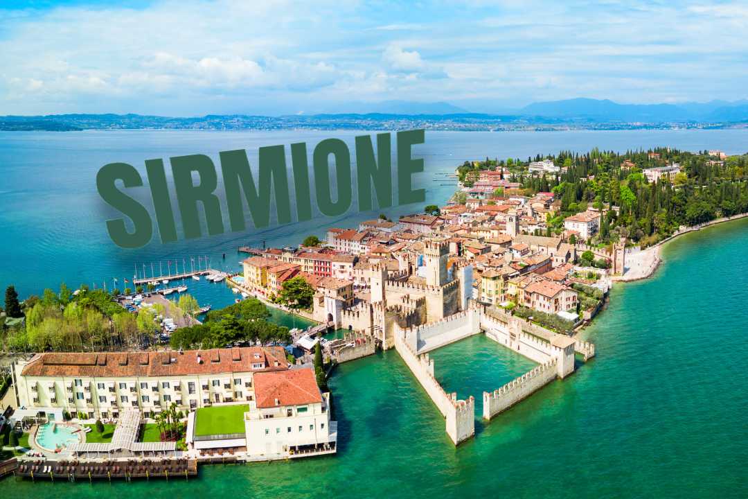 Sirmione slott ut i vannet