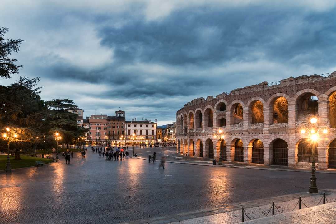Arena di Verona ved solnedgang – historisk amfiteater kjent for utendørs operakonserter