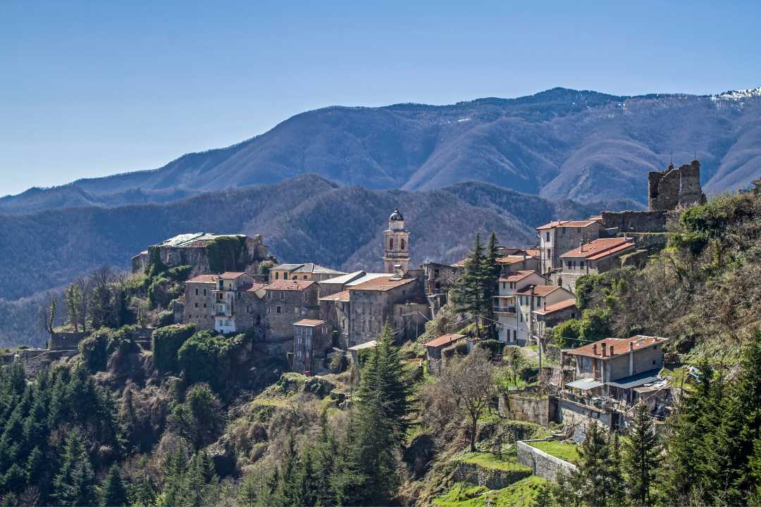 Triora i Liguria – middelalderlandsby i fjellene kjent som heksenes by