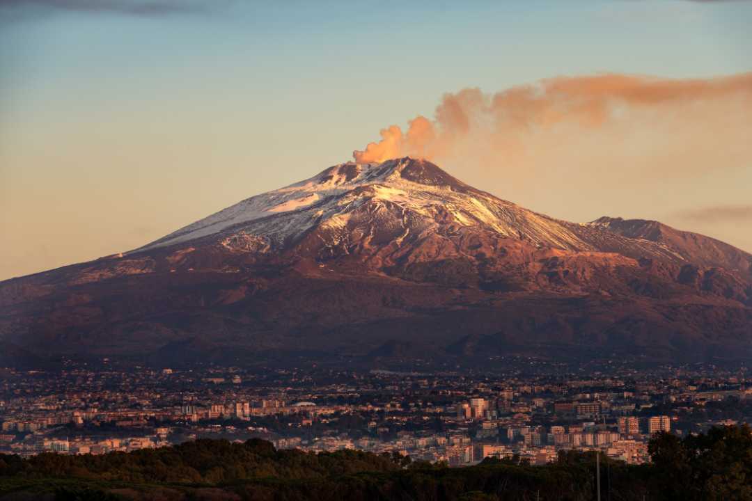 Etna i Sicilia – hjem for Etna DOC musserende vin laget med metodo classic