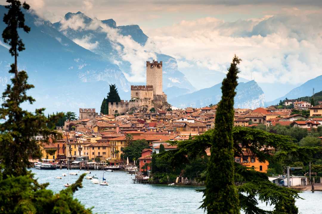 Malcesine ved Gardasjøen med Monte Baldo-taubanen