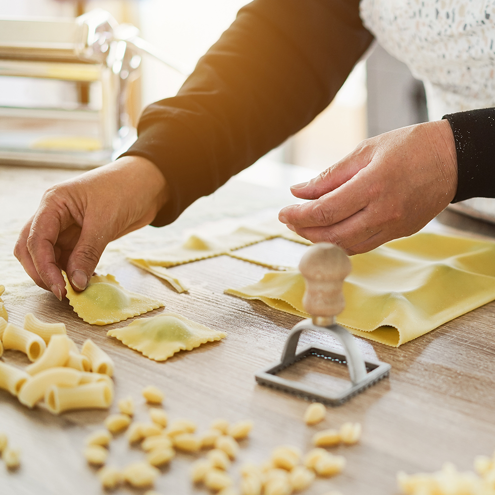 Hands in Dough – Mani in Pasta