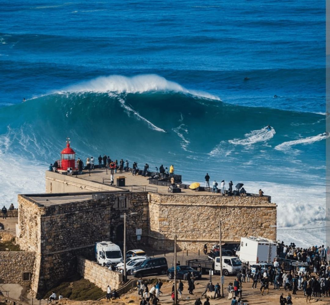 Nazaré - Cultural dive into the big waves