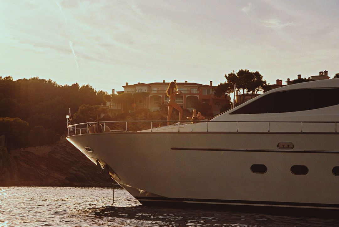Private Yacht with Onboard Picnic