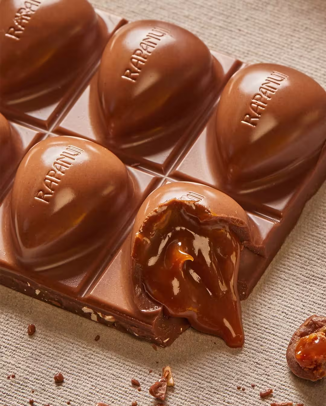 Tableta de chocolate rellena con dulce de leche