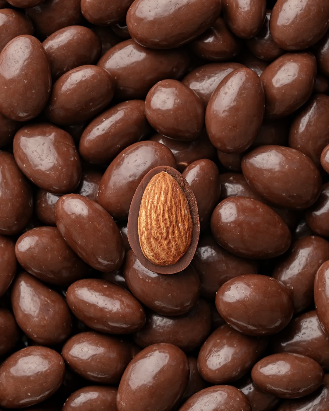 Almendras bañadas en chocolate semiamargo