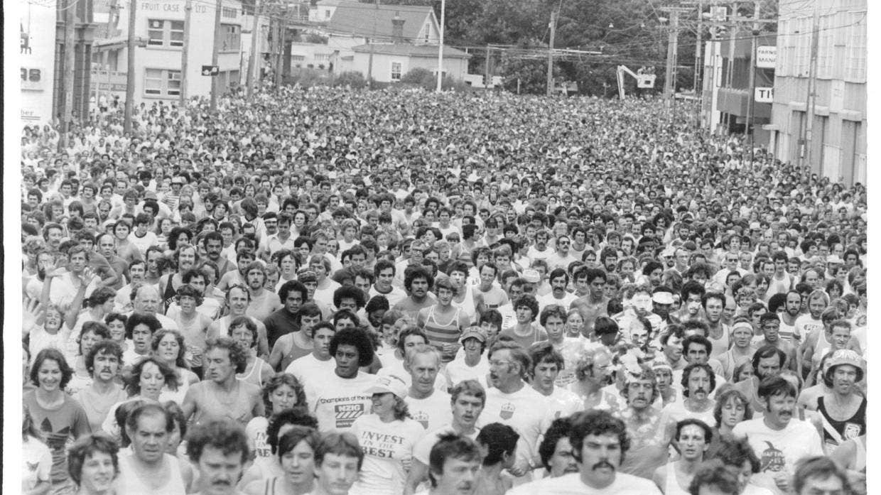 An old photo showing some of the first people taking part at Round the Bays