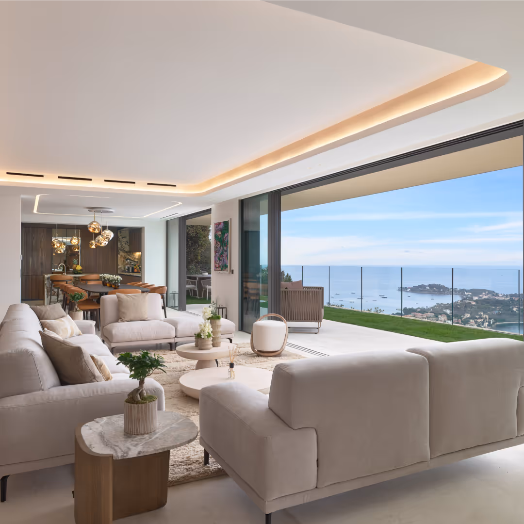 © Courtesy of Amavia Collection