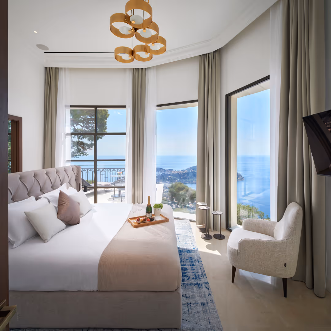 © Courtesy of Amavia Collection