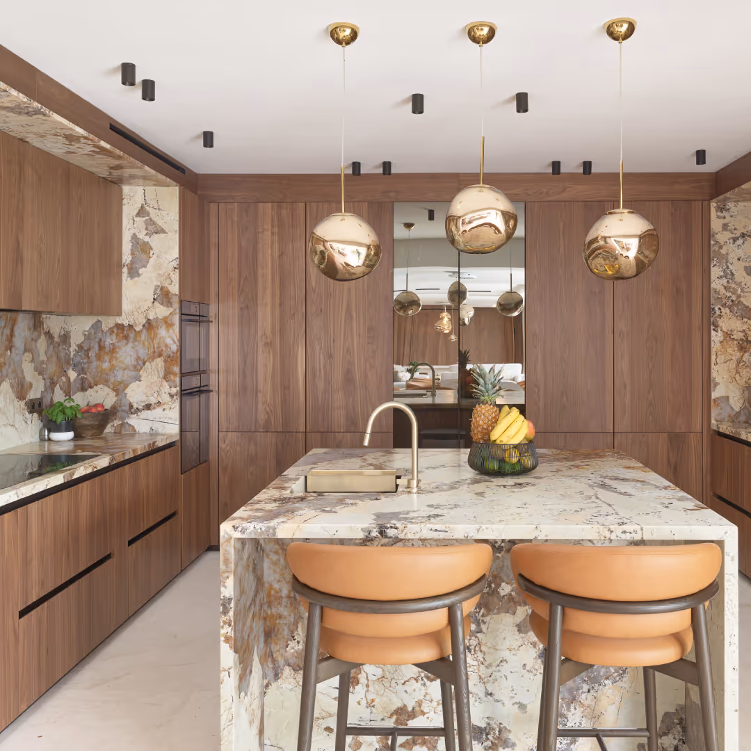 © Courtesy of Amavia Collection