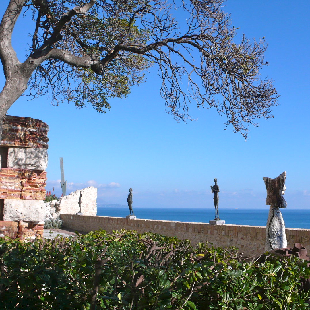 La terrasse du musée Picasso, Antibes. Œuvres de la collection. © ADAGP , Paris, 2024