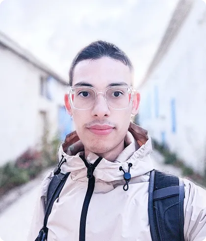 Photo portrait de Etienne Gil.