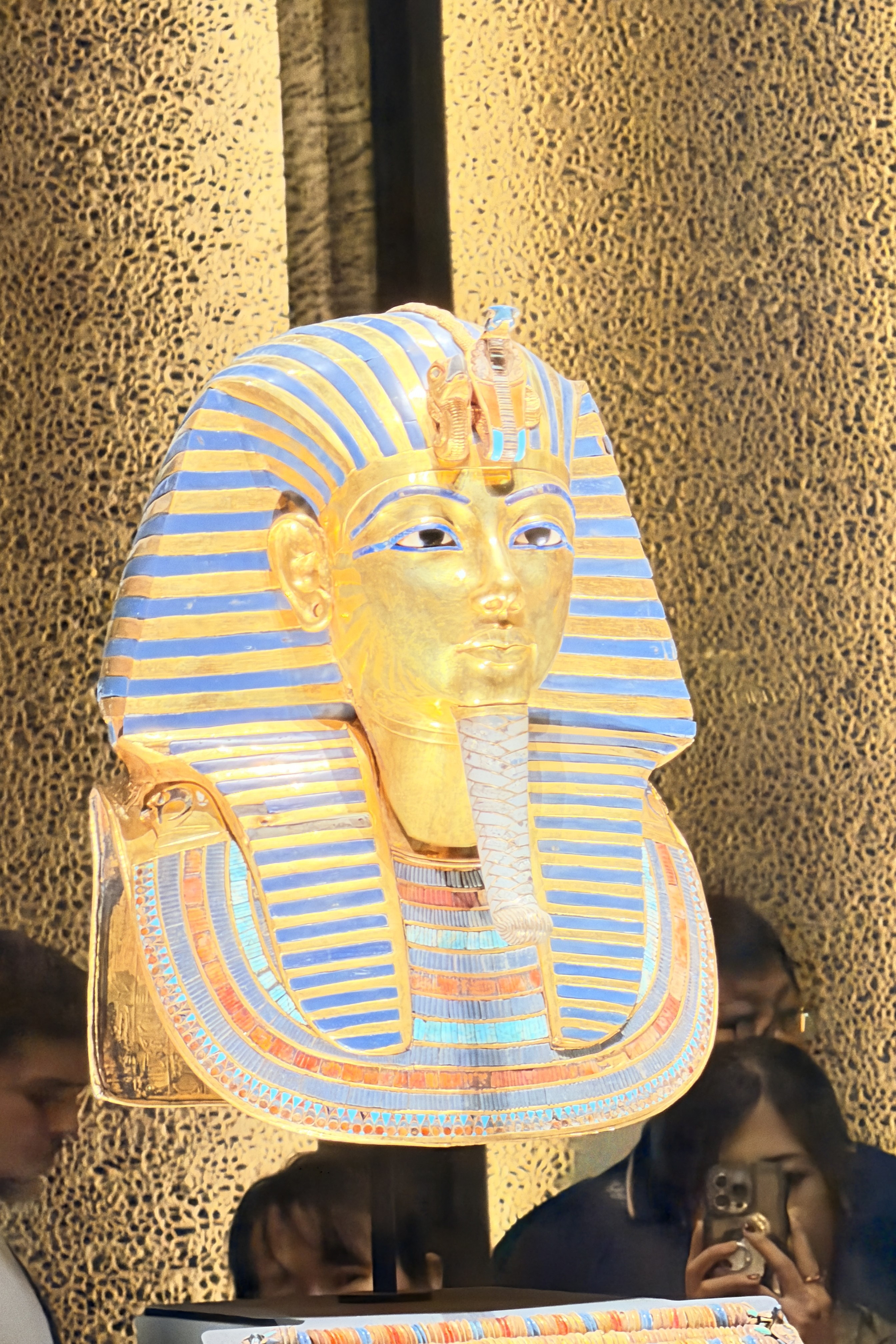 Navigating the Nile: A Tale of Two Cities in Ancient Egypt