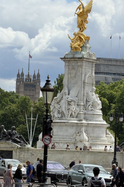 London: Village Charm, West End Stages, and Historic Pubs