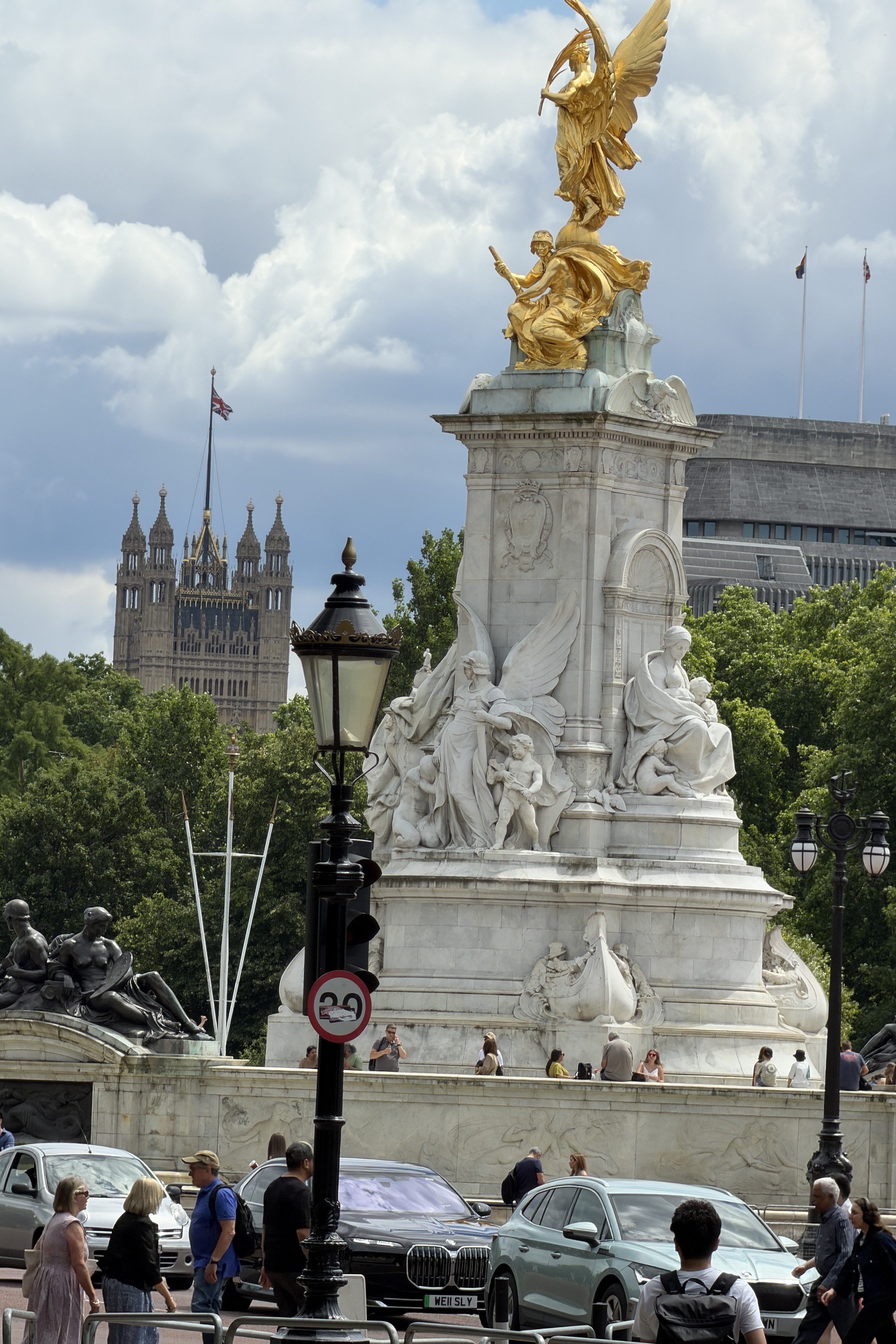 London: Village Charm, West End Stages, and Historic Pubs
