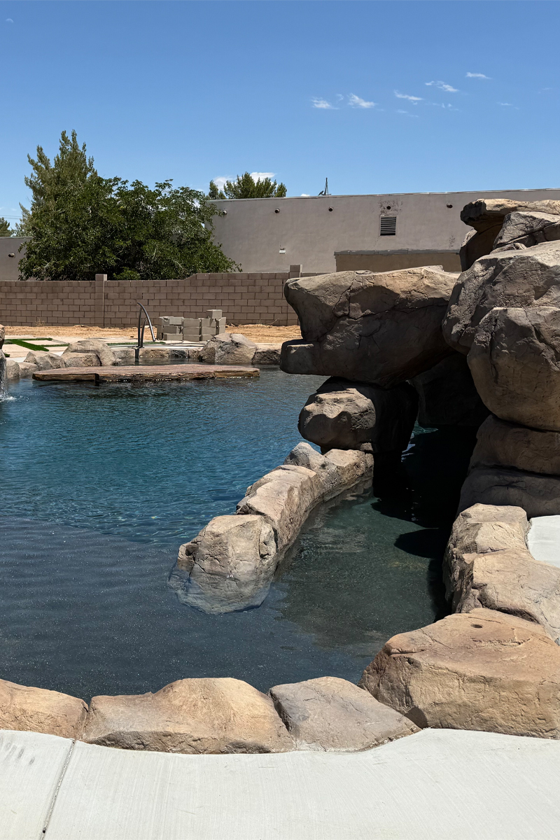 A swimming pool with a perimeter entirely surrounded by stones.