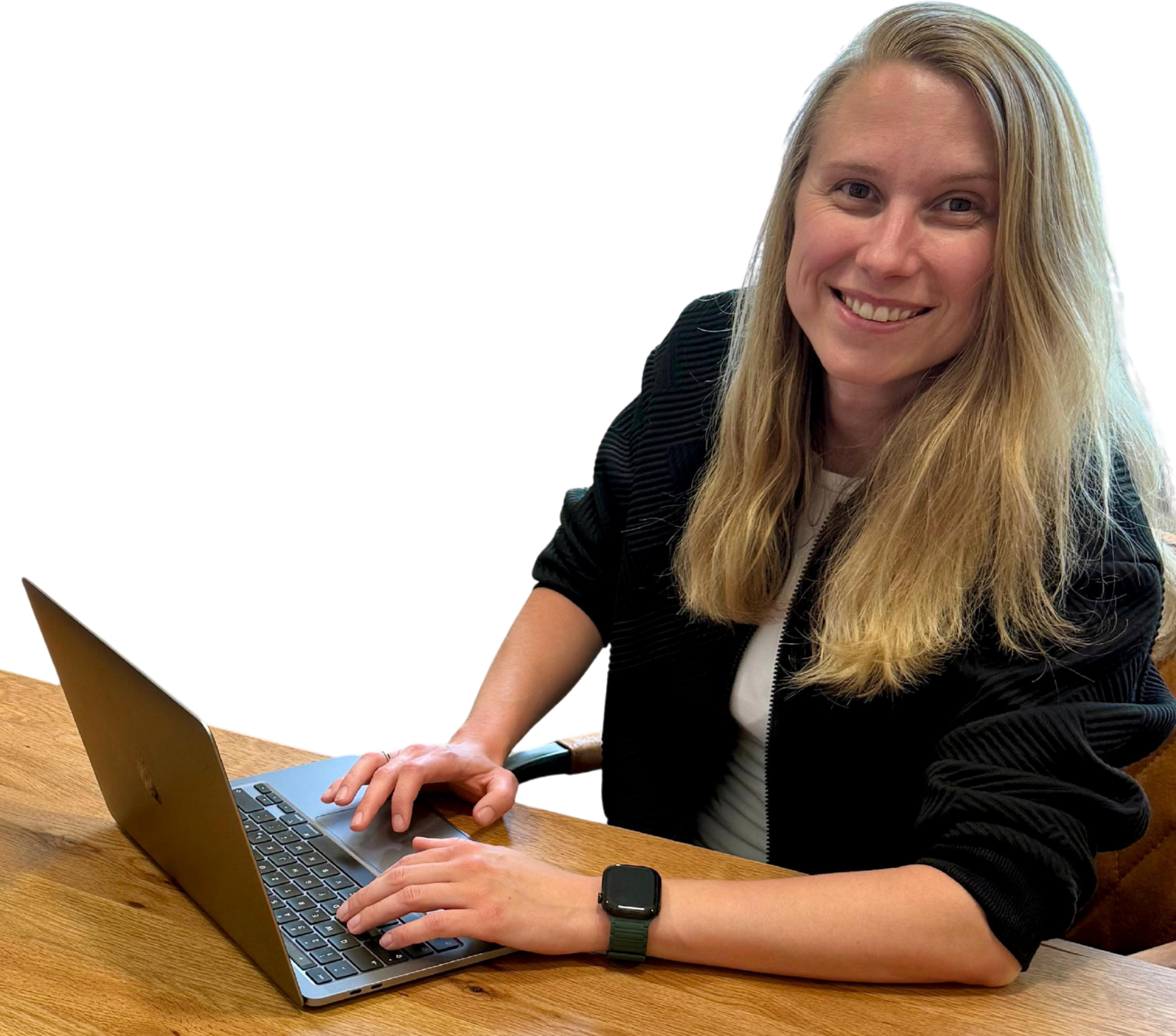 Norma Walda am Laptop bei der Projektarbeit