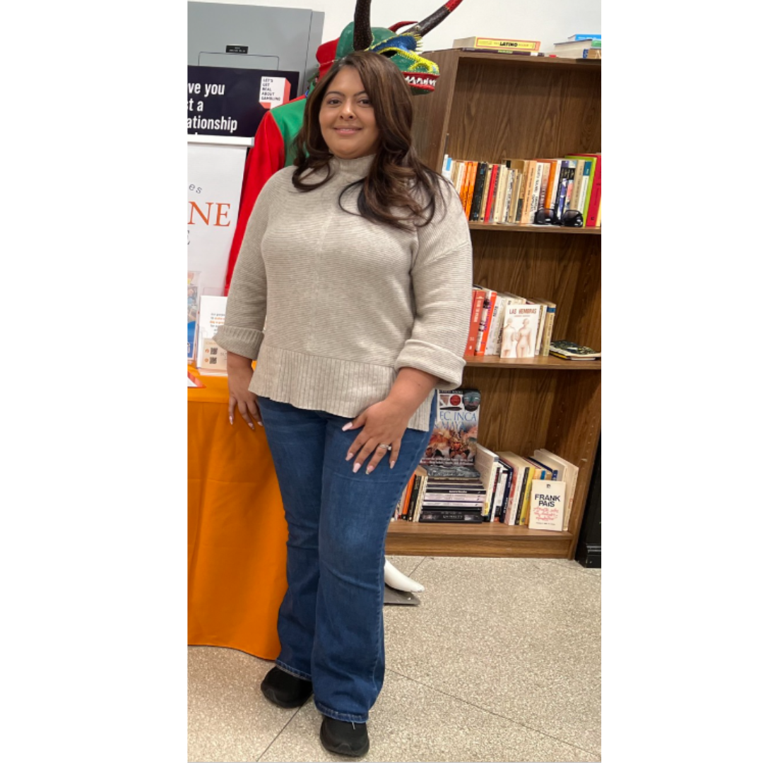 Portrait of Yanira Olivo.