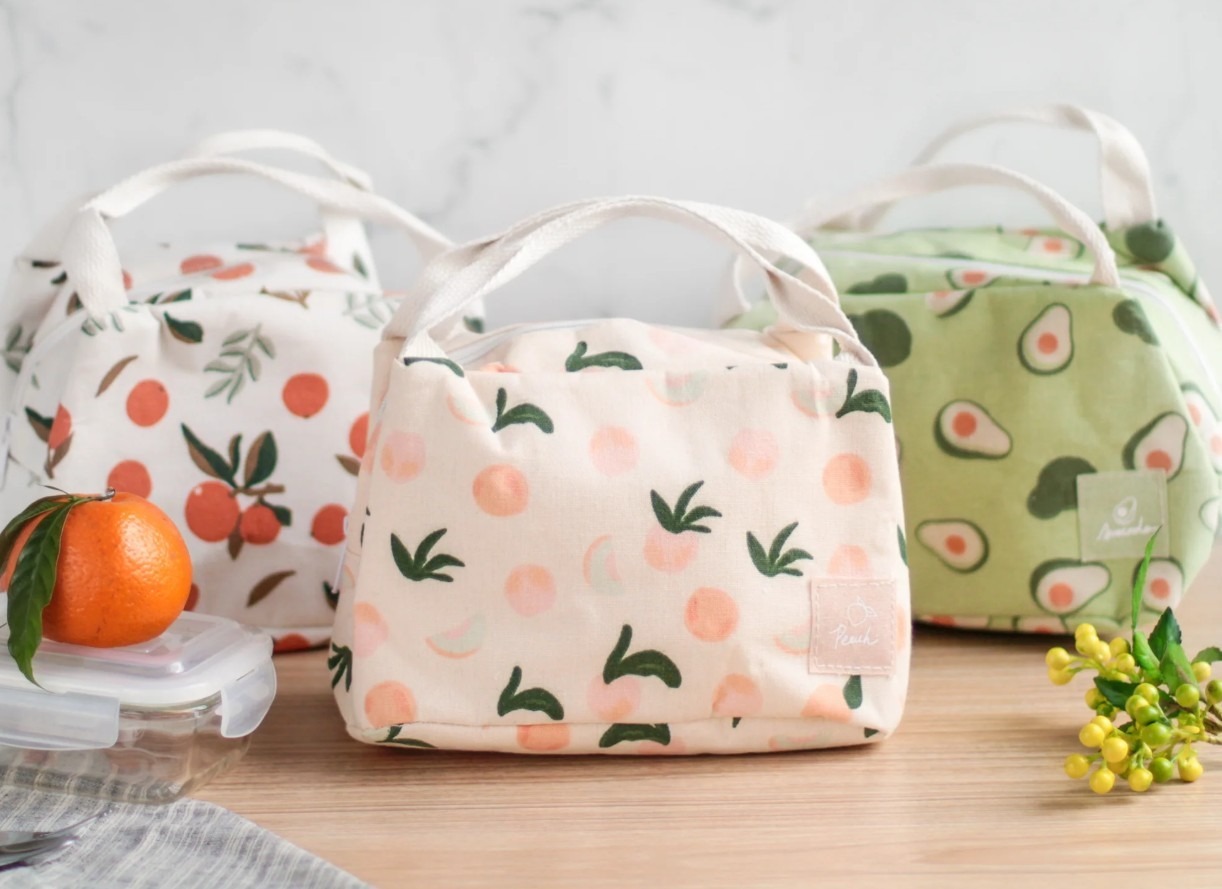 Insulated lunch bag with spring print