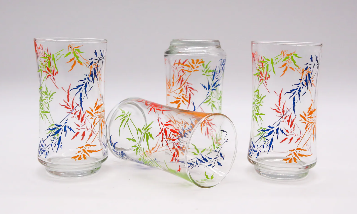 Glass tumbler with pastel artwork