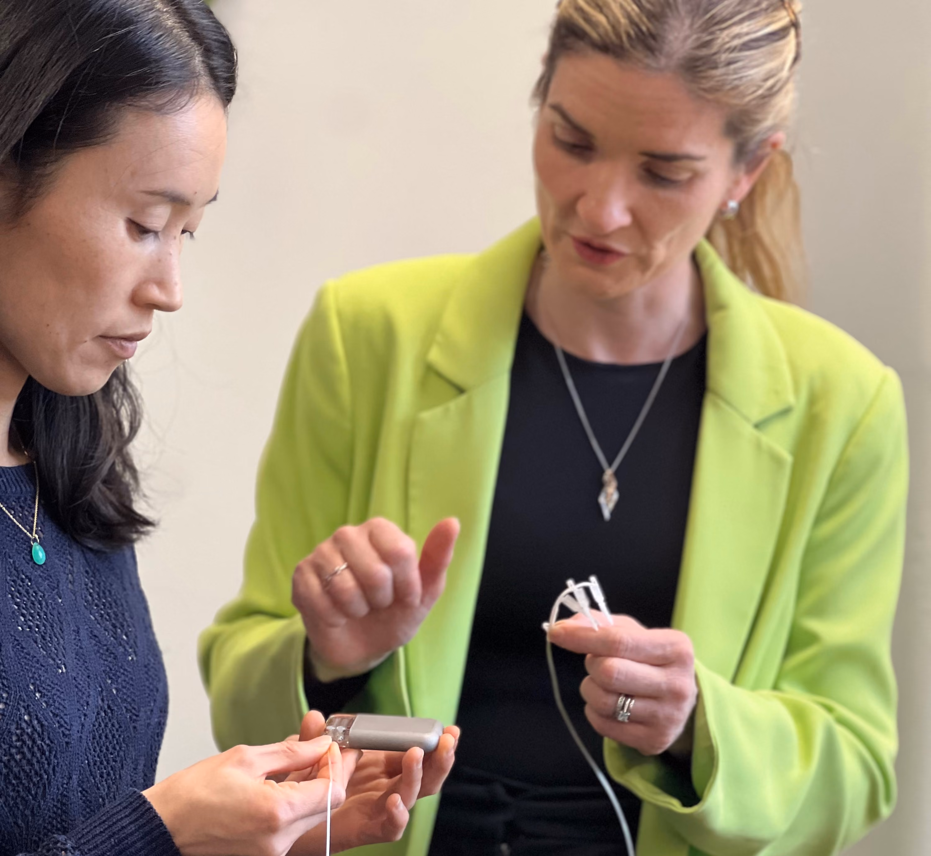 Bionics Institute researchers A/Prof Sophie Payne and Dr Tomoko Hyakumura.