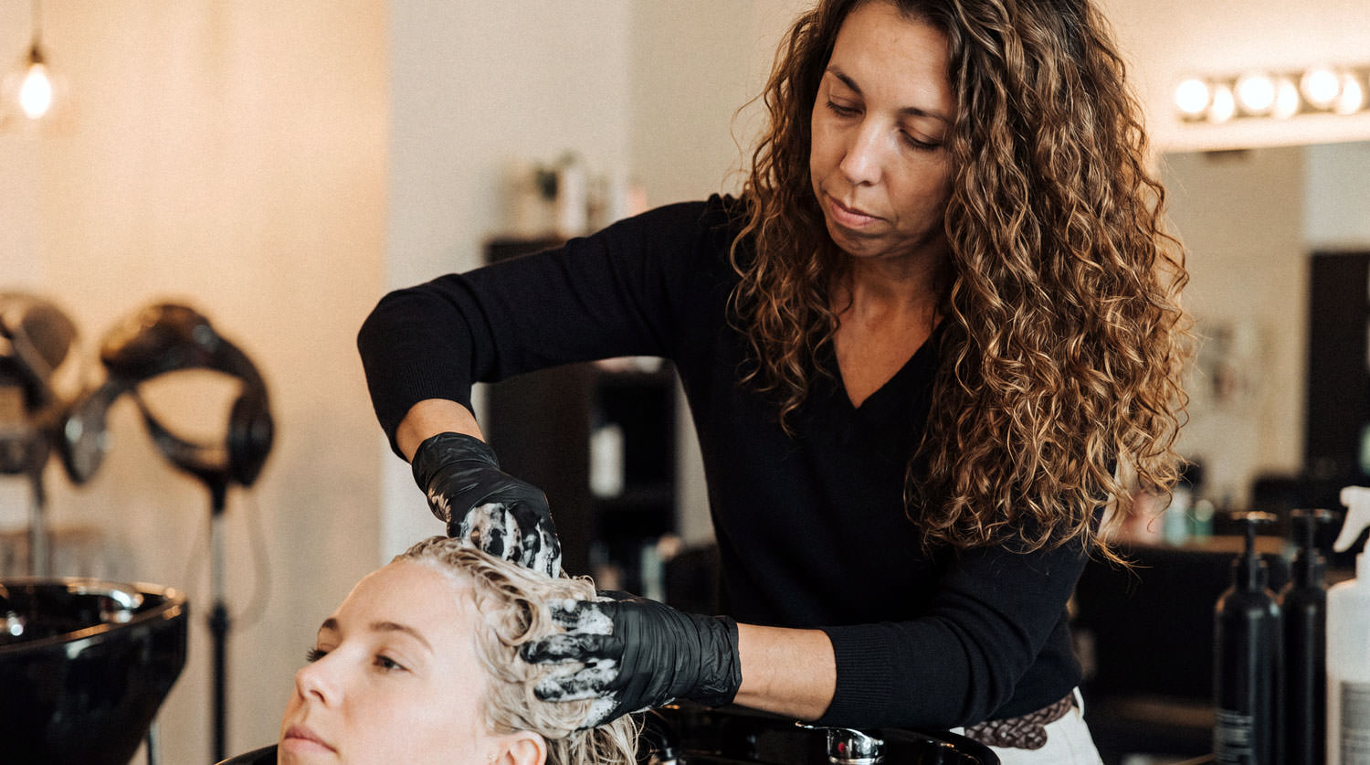 Card payments for hair & beauty salons: How to cut processing fees, manage booth renters & stop no-shows