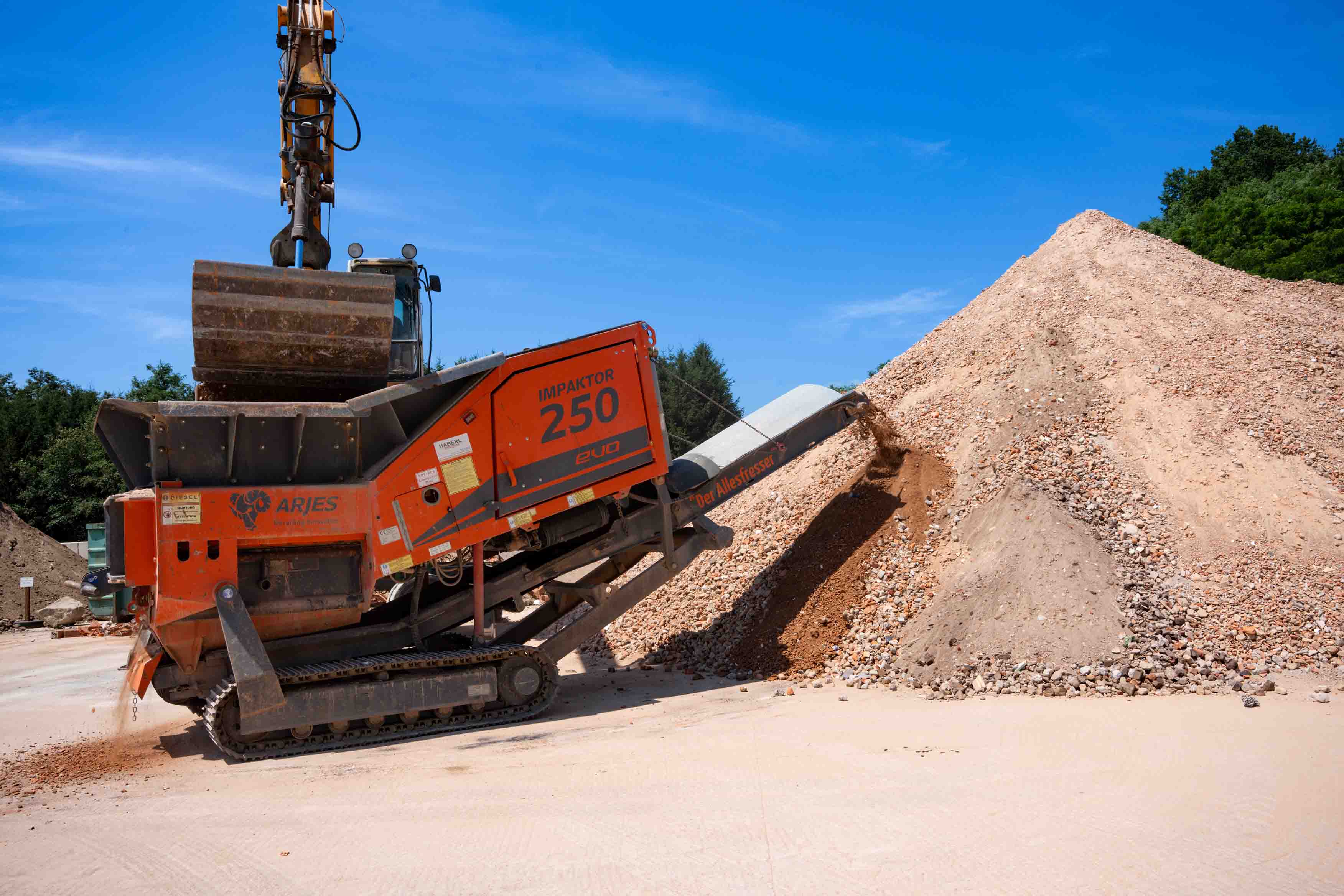 "Der Allesfresser" beim Arbeiten
