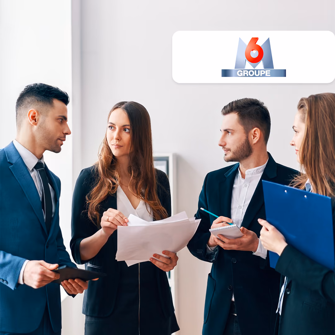 Illustration de collaboration entre un manager et des jeunes professionnels de la génération Z en milieu de travail.