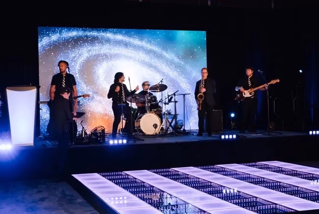 What Types of Corporate Entertainment Work Best for Large Company Events