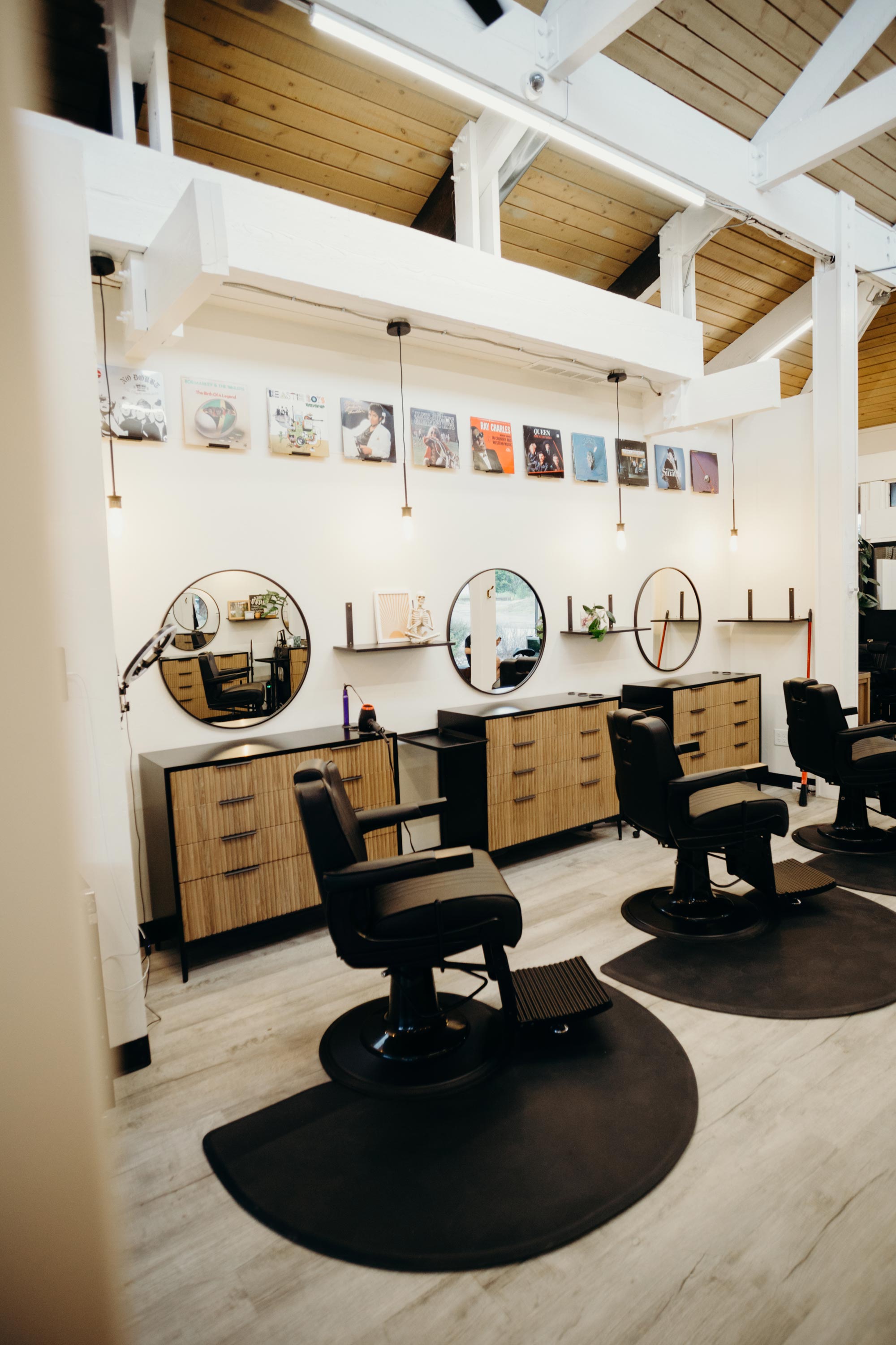 A picture of the Village Seven Parlor primary booths area.