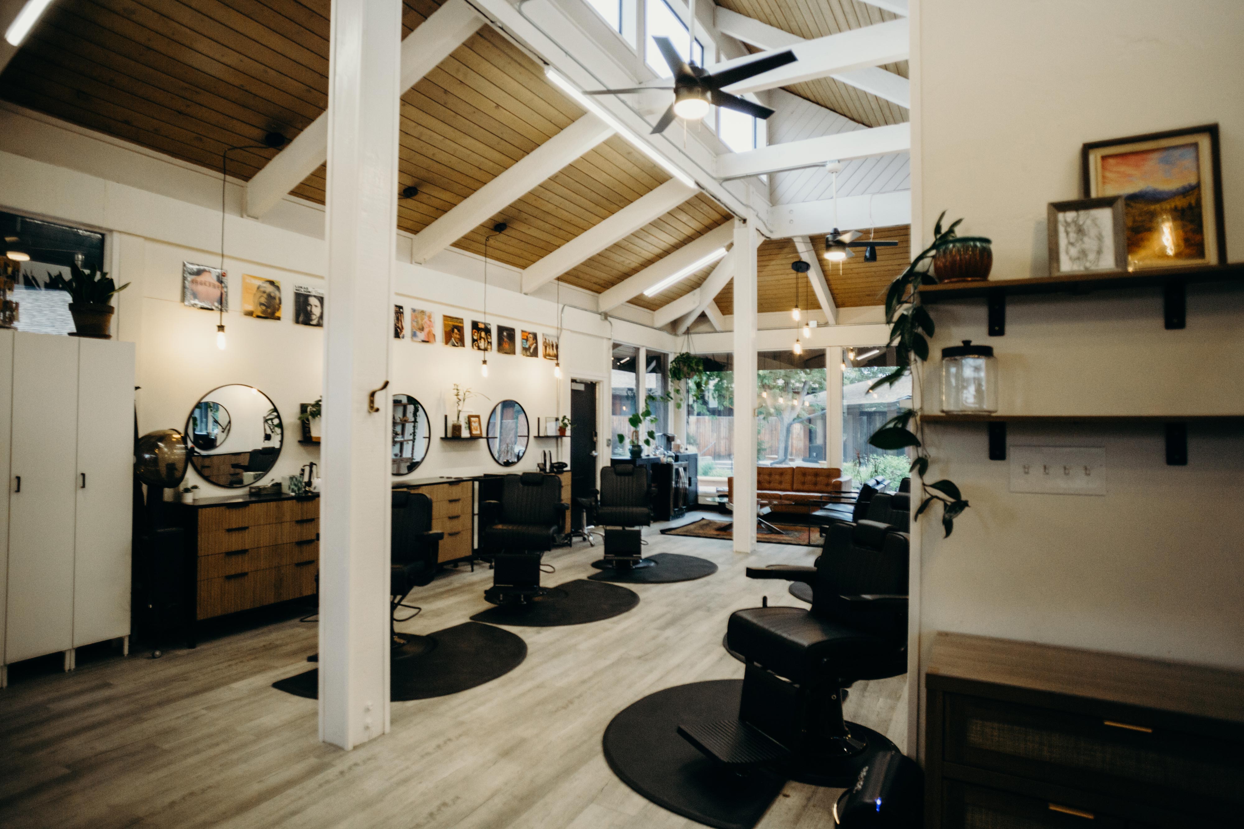 A picture of the Village Seven Parlor primary booths area.