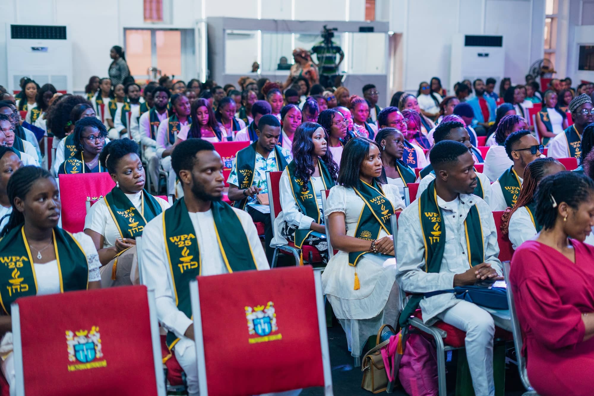 Students from the graduation ceremony of the workplace altar, another course we do