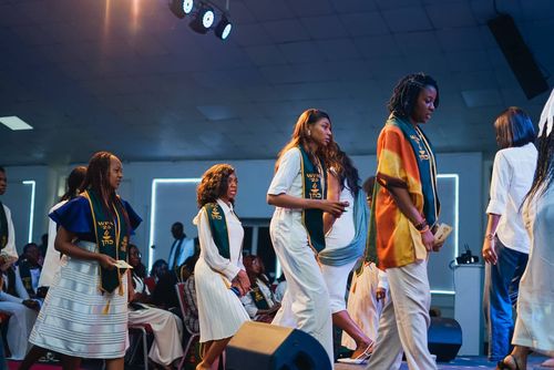 Students from the graduation ceremony of the workplace altar, another course we do